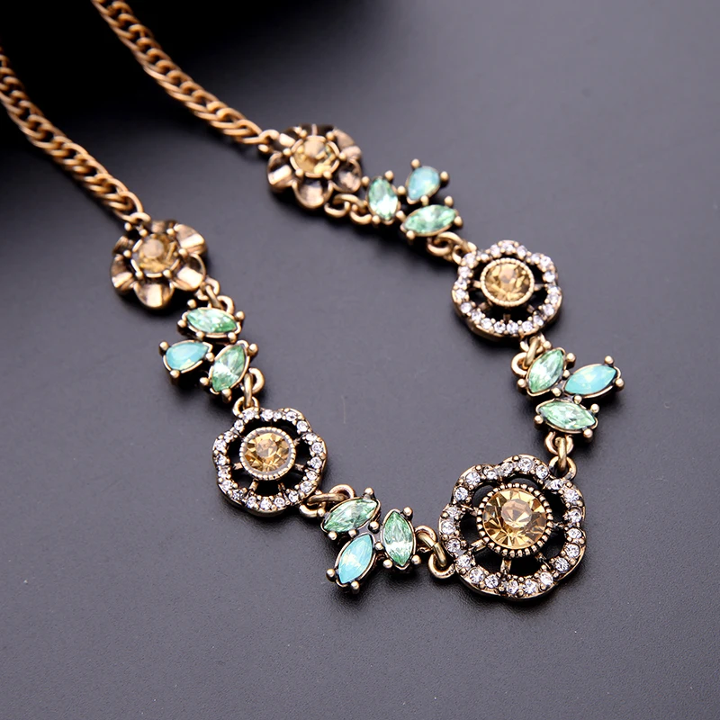Bulk Price Elegant Green & Champagne Crystal Flowers Necklace 2017 New Antique Gold Color Choker Necklace For Women
Bulk Price Elegant Green & Champagne Crystal Flowers Necklace 2017 New Antique Gold Color Choker Necklace For Women