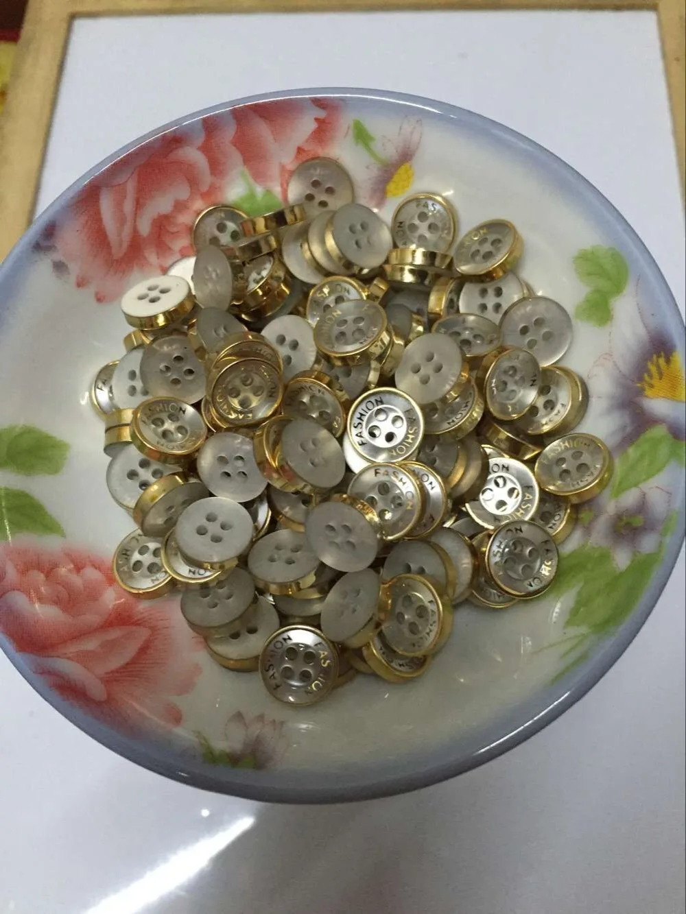 20pcs/lot 10mm Fashion Sewing Buttons Plastic Resin Shirt Apparell Button Scrapbooking Crafts Accessory 4 Holes Flatback
20pcs/lot 10mm Fashion Sewing Buttons Plastic Resin Shirt Apparell Button Scrapbooking Crafts Accessory 4 Holes Flatback