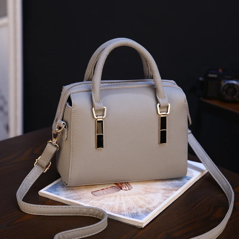 Women Bags Luxury Handbags Famous Designer Women Messenger Bags Casual Tote Designer High Quality NEW Interior Slot Pocket
Women Bags Luxury Handbags Famous Designer Women Messenger Bags Casual Tote Designer High Quality NEW Interior Slot Pocket