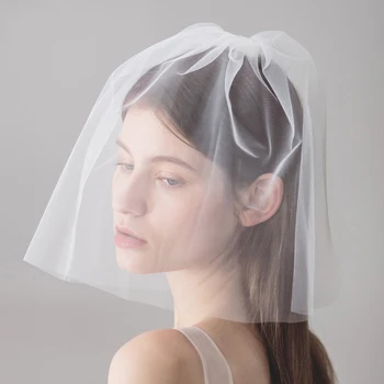 Ivory Short Fashion Wedding Veils Simple Blusher Veil Bridal Wedding Mantilla Bridal Hair Accessories Cut Edge Veil with Comb
Ivory Short Fashion Wedding Veils Simple Blusher Veil Bridal Wedding Mantilla Bridal Hair Accessories Cut Edge Veil with Comb
