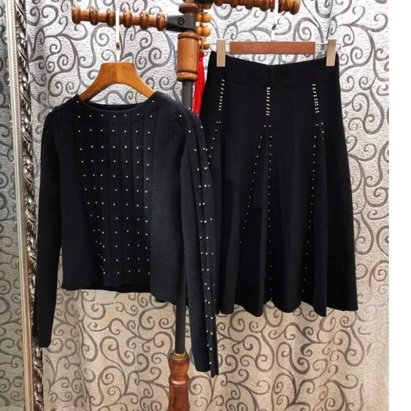 Top Quality Fashion New Sweater Set 2018 Autumn Winter Suit Women Beading Knitted Sweater+A-Line Knit Skirt Suit Casual 2 pc Set
Top Quality Fashion New Sweater Set 2018 Autumn Winter Suit Women Beading Knitted Sweater+A-Line Knit Skirt Suit Casual 2 pc Set