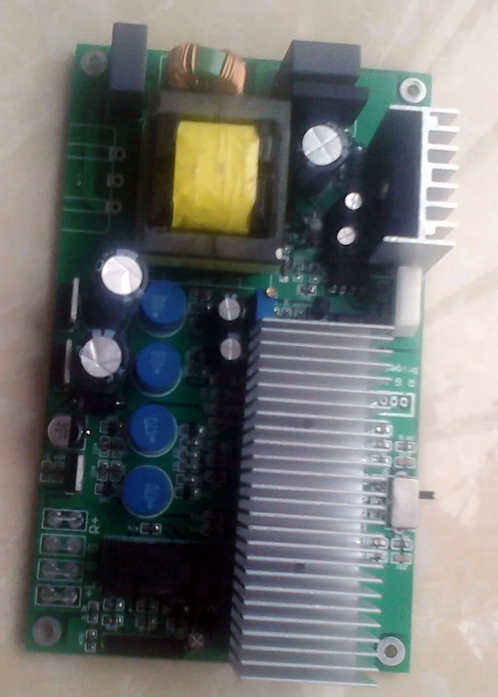 TDA8920 digital power amplifier + on-board switching power supply, class D power amplifier, HIFI power amplifier
TDA8920 digital power amplifier + on-board switching power supply, class D power amplifier, HIFI power amplifier