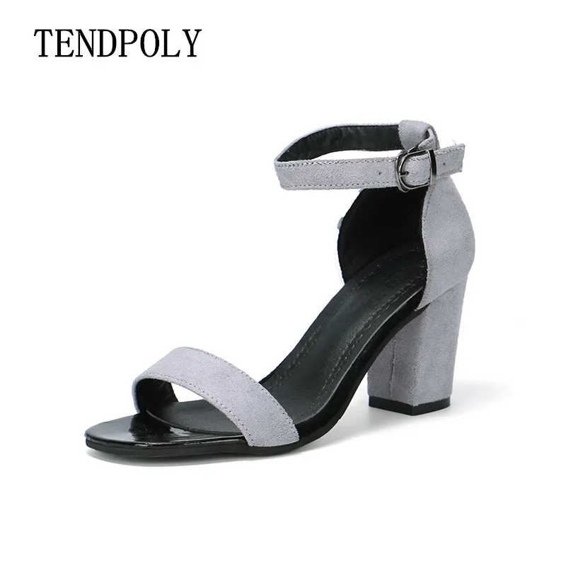 2018 new retro fashion sandals summer suede metal buckle national wind wild simple high heels trend casual Women's single shoes
2018 new retro fashion sandals summer suede metal buckle national wind wild simple high heels trend casual Women's single shoes
