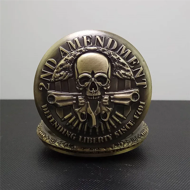 Vintage Bronze Carribean Quartz Pocket Watch 2ND AMENDMENT Skull Guns Design Fob Watch Antique Necklace Pendant Men Women Gifts
Vintage Bronze Carribean Quartz Pocket Watch 2ND AMENDMENT Skull Guns Design Fob Watch Antique Necklace Pendant Men Women Gifts