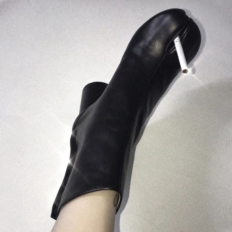 New Designer Tabi Women Boots Chunky Heels Leather Women Ankle Booties Split Toe Bottines Femmes Runway Botas Mujer Ladies Shoes
New Designer Tabi Women Boots Chunky Heels Leather Women Ankle Booties Split Toe Bottines Femmes Runway Botas Mujer Ladies Shoes