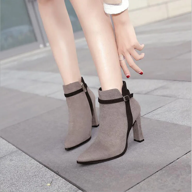 Women Boots British Style Classic Women Motorcycle Martin Boots Punk Bandage Autumn Waterproof Shoes Black Shoes plus size 35-42
Women Boots British Style Classic Women Motorcycle Martin Boots Punk Bandage Autumn Waterproof Shoes Black Shoes plus size 35-42