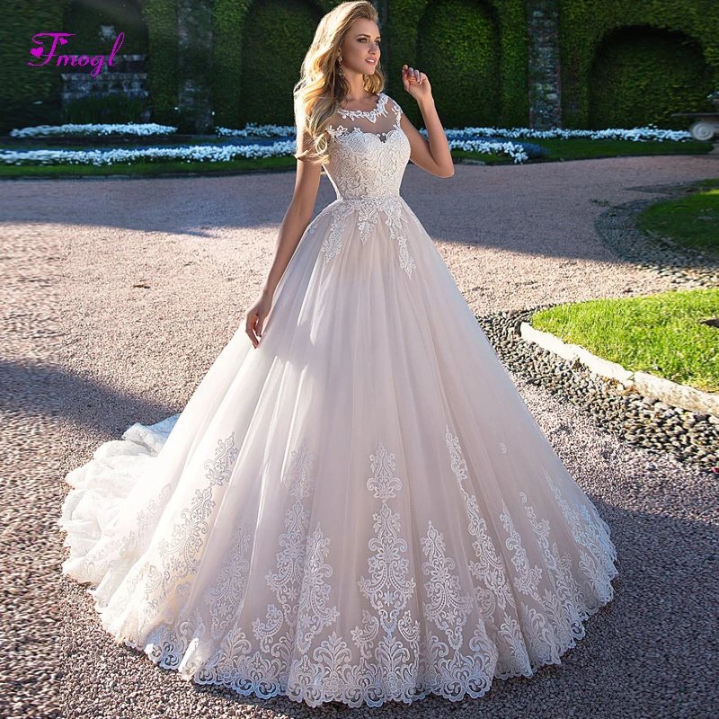 Fsuzwel Gorgeous Appliques Cap Sleeve A-Line Wedding Dress 2019 Fashion Scoop Neck Lace Up Princess Bridal Gown Vestido de Noiva
Fsuzwel Gorgeous Appliques Cap Sleeve A-Line Wedding Dress 2019 Fashion Scoop Neck Lace Up Princess Bridal Gown Vestido de Noiva