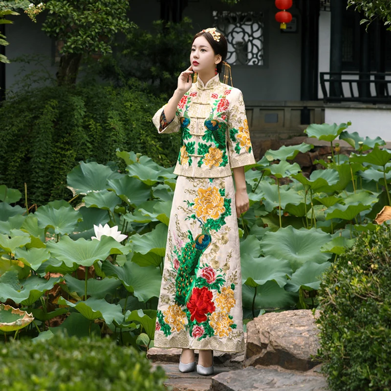 Oriental Element Bride Dragon Phoenix Embroider Wedding Gown Dress Traditional Chinese Bride Cheongsam Dress Vintage Xiu He
Oriental Element Bride Dragon Phoenix Embroider Wedding Gown Dress Traditional Chinese Bride Cheongsam Dress Vintage Xiu He