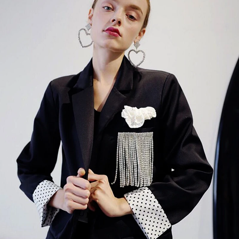 New crystal big Brooches women High-end Fashion long Tassel silver Chain Rhinestone clothes Buttoned Pin Male Accessories
New crystal big Brooches women High-end Fashion long Tassel silver Chain Rhinestone clothes Buttoned Pin Male Accessories