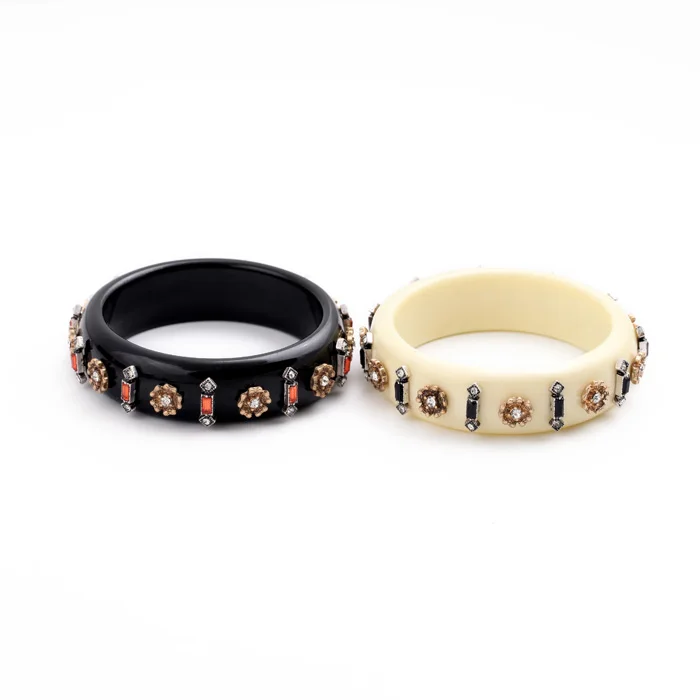 Bulk Price Black & White Usual Design Pattern Inlayed Countryside Bangles Made By Resin Glass Jewelry For Women
Bulk Price Black & White Usual Design Pattern Inlayed Countryside Bangles Made By Resin Glass Jewelry For Women