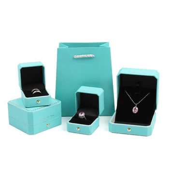 High-end octagonal jewelry box for diamond ring earring pendant necklace box jewelry wedding gift packing free with a handbag
High-end octagonal jewelry box for diamond ring earring pendant necklace box jewelry wedding gift packing free with a handbag