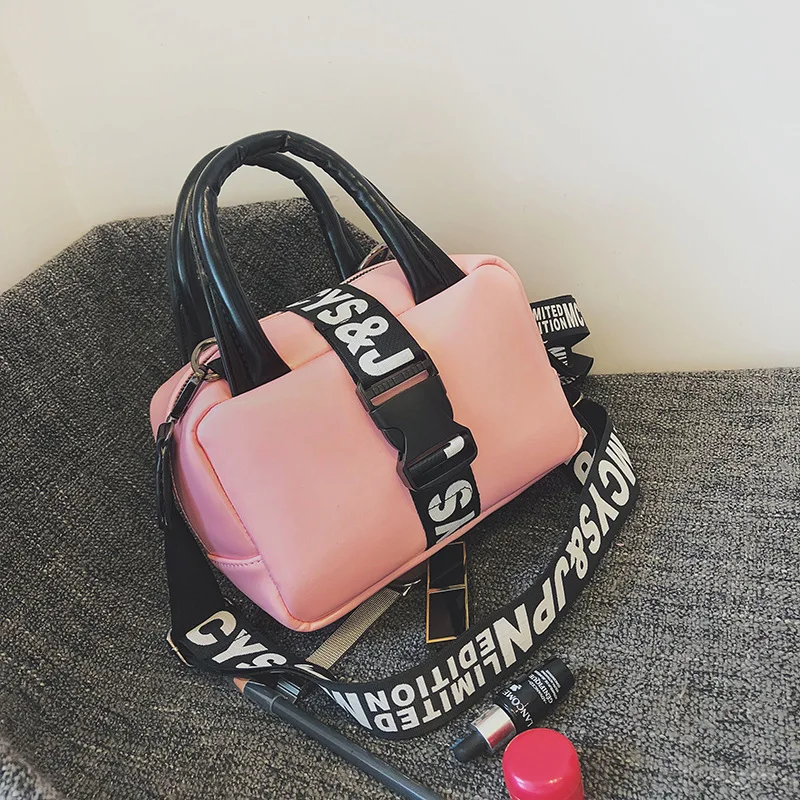 Luxury Handbags Women Bags Designer Fashion Printed Letter Portable Small Square Bag Wild Shoulder Bag Messenger Bag
Luxury Handbags Women Bags Designer Fashion Printed Letter Portable Small Square Bag Wild Shoulder Bag Messenger Bag