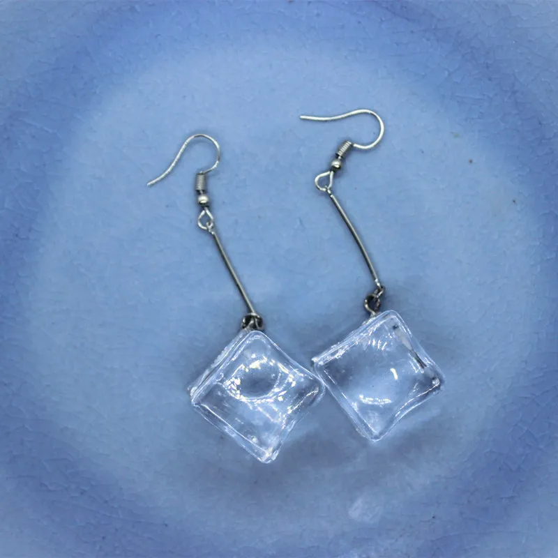 Exaggerated Acrylic Transparent Simulation Stereo Ice Cube Earrings Women's Fashion Creativity Personality Accessories Jewelry
Exaggerated Acrylic Transparent Simulation Stereo Ice Cube Earrings Women's Fashion Creativity Personality Accessories Jewelry
