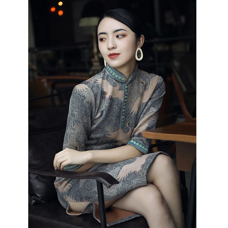 Chinese National Print Lady Cheongsam Suede Fabric Vintage Stage Show Qipao Vestidos Oversize Half Sleeve Evening Dress XXXL
Chinese National Print Lady Cheongsam Suede Fabric Vintage Stage Show Qipao Vestidos Oversize Half Sleeve Evening Dress XXXL