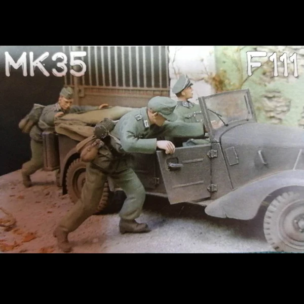 1/35 Scale Unpainted Resin Figure soldiers push the car 2 figures collection figure
1/35 Scale Unpainted Resin Figure soldiers push the car 2 figures collection figure