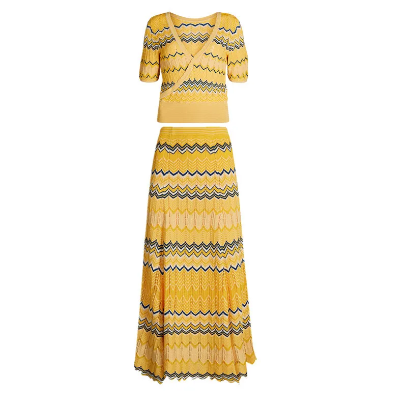Brand fashion women's high-end luxury summer elegant wave V-neck shirt top+ high waist knitted long skirt two-piece suit set
Brand fashion women's high-end luxury summer elegant wave V-neck shirt top+ high waist knitted long skirt two-piece suit set