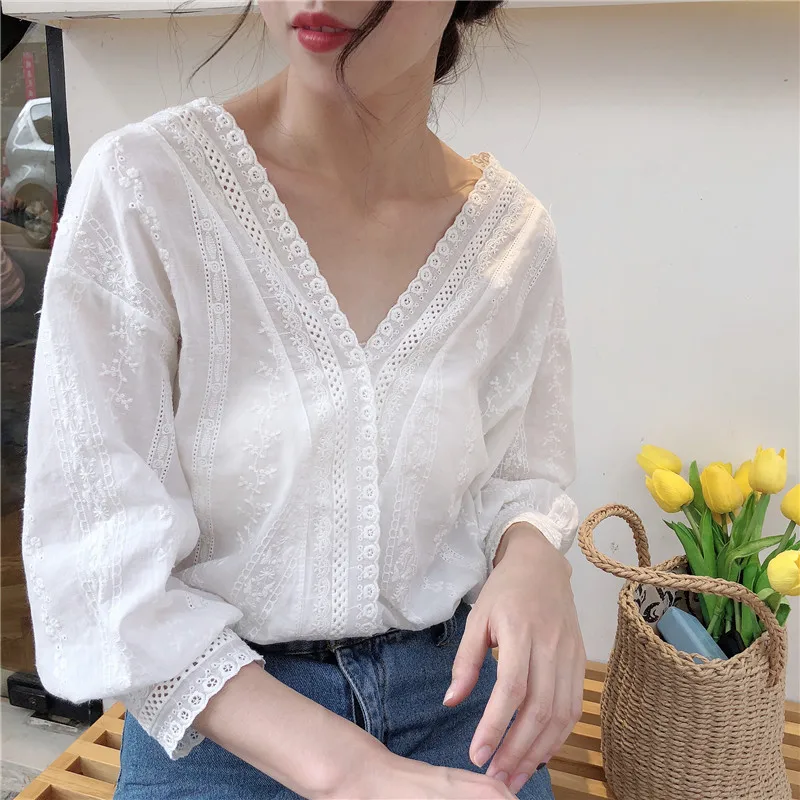 Lace new large size loose V-neck summer tops tees Puff Sleeve chic solid color lace Korea ins Bohemian COTTON women T-shirt
Lace new large size loose V-neck summer tops tees Puff Sleeve chic solid color lace Korea ins Bohemian COTTON women T-shirt
