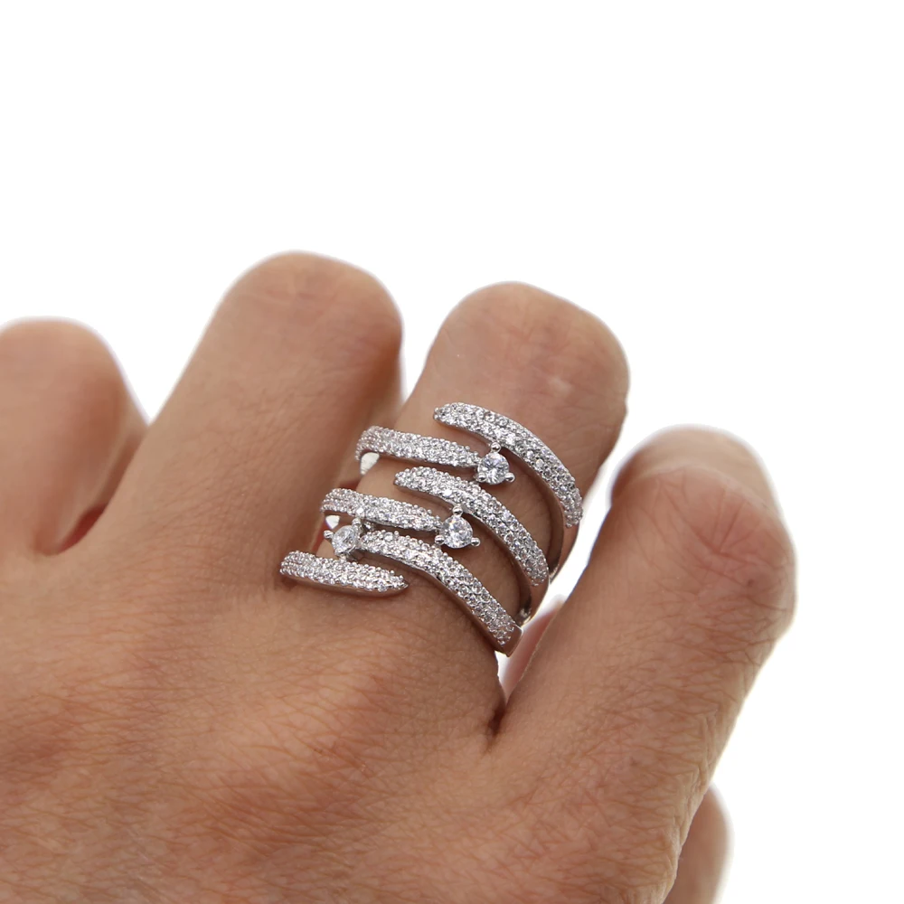 2019 New arrived top quality animal snake shape ring lady pave sparking shiny tiny cz luxury rings sexy women girl party jewelry
2019 New arrived top quality animal snake shape ring lady pave sparking shiny tiny cz luxury rings sexy women girl party jewelry