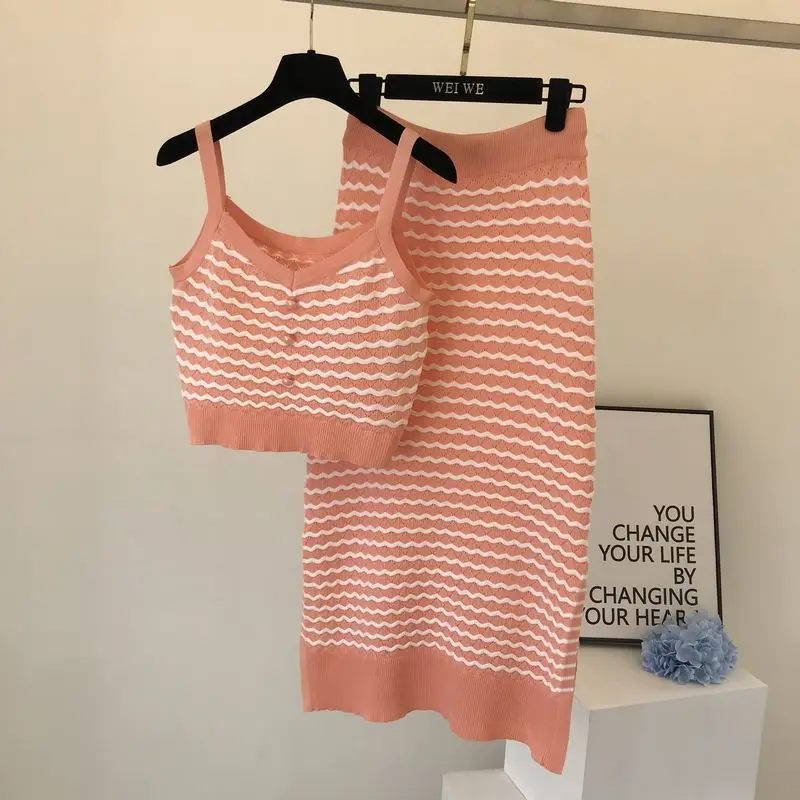 2019 Summer Women Spaghetti Strap Button Knitted Crop Top+Mid-calf Side Slit Package Hip Skirt Striped 2pcs Sexy Knit Skirt Set
2019 Summer Women Spaghetti Strap Button Knitted Crop Top+Mid-calf Side Slit Package Hip Skirt Striped 2pcs Sexy Knit Skirt Set