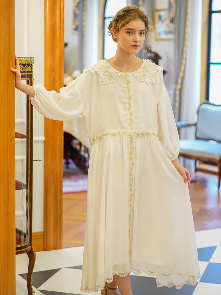 LYNETTE'S CHINOISERIE Summer Original Design Women Mori Girls Flower Embroidery French Vintage White Dresses
LYNETTE'S CHINOISERIE Summer Original Design Women Mori Girls Flower Embroidery French Vintage White Dresses
