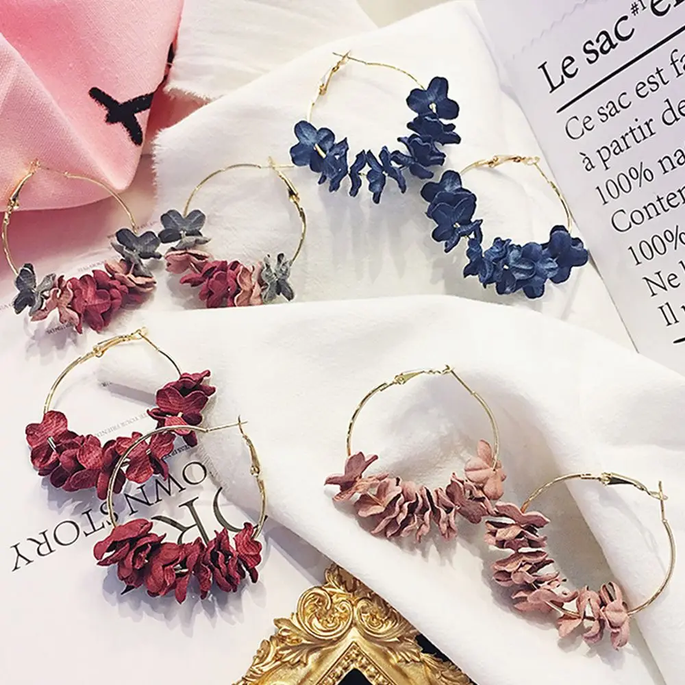 Fashion Big Metal Round Flower Hoop Earrings for Women Stylish Fabric Flowers Petal Circle Hoop Earrings Fancy Earring Jewelry
Fashion Big Metal Round Flower Hoop Earrings for Women Stylish Fabric Flowers Petal Circle Hoop Earrings Fancy Earring Jewelry