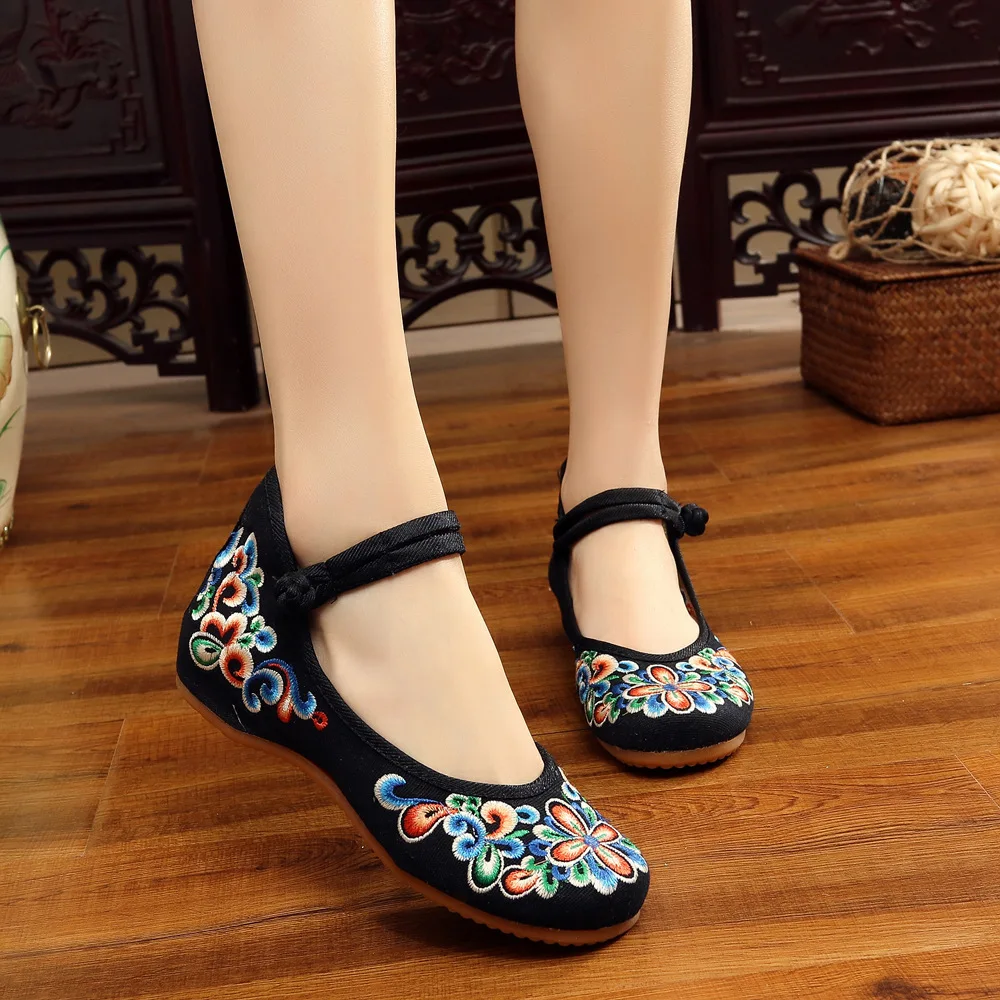 Spring Colorful Woman Handmade Old Peking Flat Heel Demin Flats Women's Flower Embroidery Soft Sole Ladies Casual Walking Shoes
Spring Colorful Woman Handmade Old Peking Flat Heel Demin Flats Women's Flower Embroidery Soft Sole Ladies Casual Walking Shoes