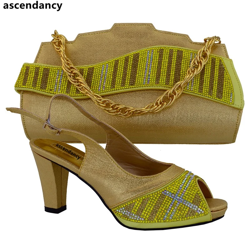 2018 Italian Matching Shoes and Bag Set Decorated with Rhinestone African Shoe and Bag Set for Party In Women Nigerian Shoes Bag
2018 Italian Matching Shoes and Bag Set Decorated with Rhinestone African Shoe and Bag Set for Party In Women Nigerian Shoes Bag