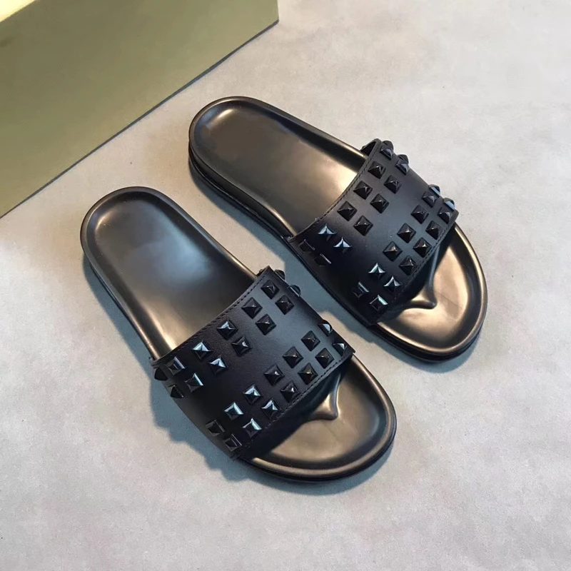 Genuine Leather Rivet Studded Red Bottom Shoes Fashion Outdoor Beach Platform Sandals New Summer Men Confortable Rubber Slippers
Genuine Leather Rivet Studded Red Bottom Shoes Fashion Outdoor Beach Platform Sandals New Summer Men Confortable Rubber Slippers