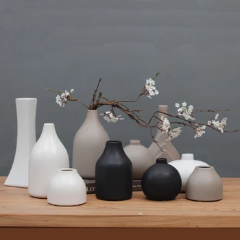 Classic black / white ceramic vase Tabletop small vase Chinese arts and crafts porcelain flower vase creative gift home decor
Classic black / white ceramic vase Tabletop small vase Chinese arts and crafts porcelain flower vase creative gift home decor