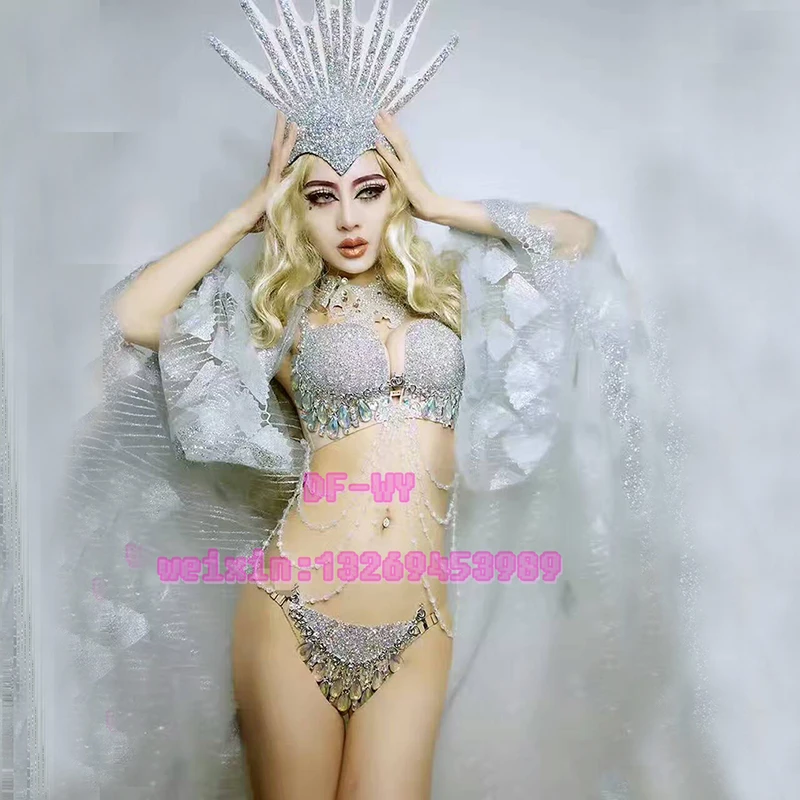 A nightclub singer silver sequins fake diamond sexy dance the perspective of the cloak is suitable for the garment stage
A nightclub singer silver sequins fake diamond sexy dance the perspective of the cloak is suitable for the garment stage