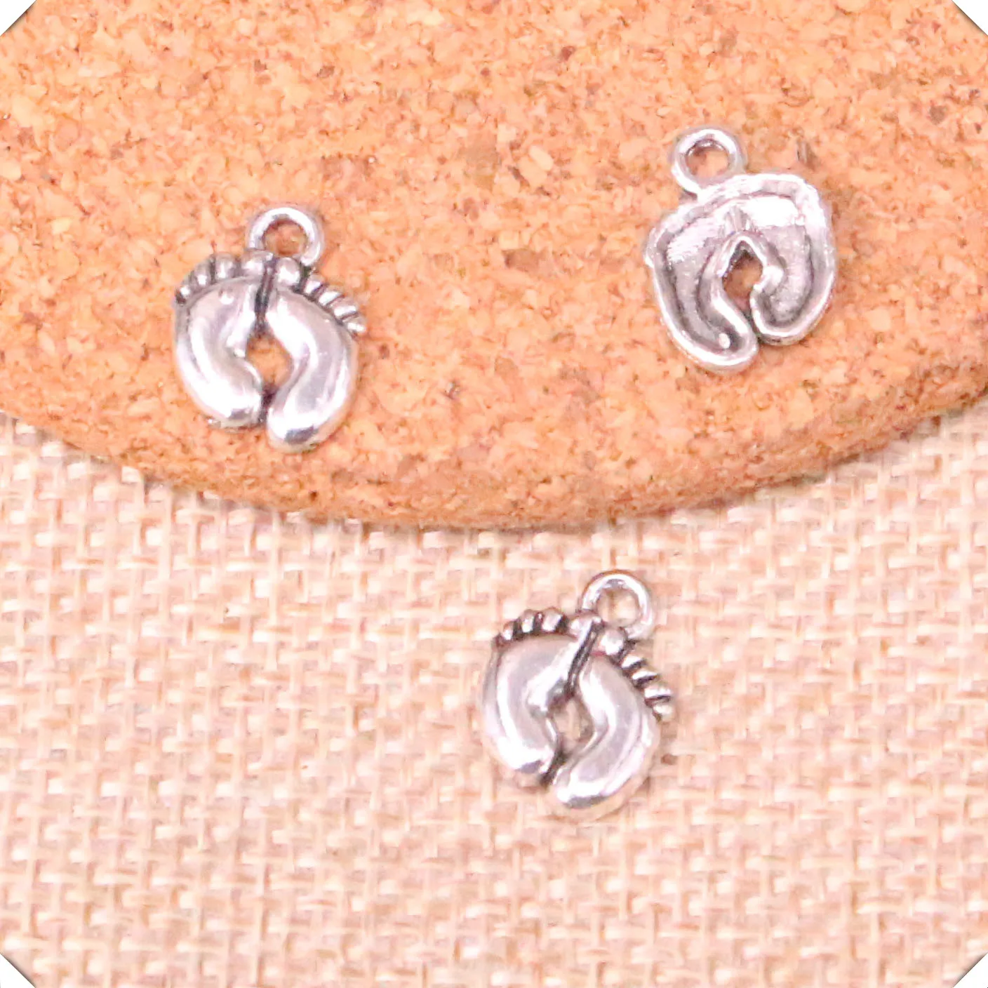 30pcs feet foot Charms Antique Silver Baby Feet Charms Little Feet Charm Feet 13*10mm
30pcs feet foot Charms Antique Silver Baby Feet Charms Little Feet Charm Feet 13*10mm