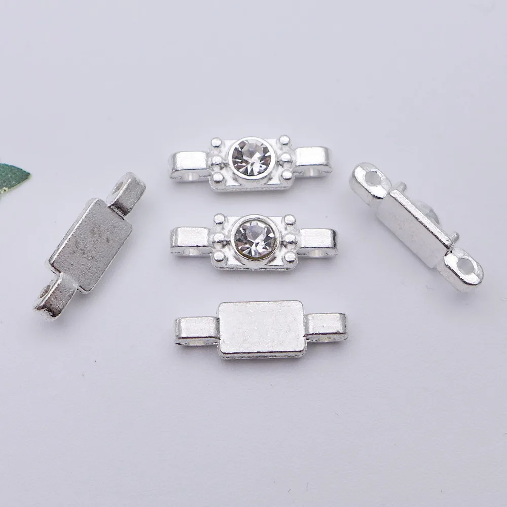free shipping 17*5.7*4mm silver rectangle shape rhinestone connection beads with 2 holes clasp 100pcs/lot R308
free shipping 17*5.7*4mm silver rectangle shape rhinestone connection beads with 2 holes clasp 100pcs/lot R308