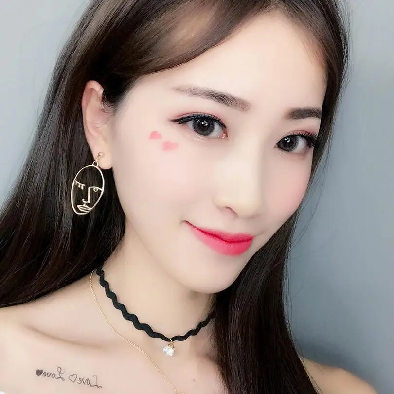 The New Personality Fashion Temperament Face Hollow Earring Face Eye Oval Earrings For Women Statement Earrings Long Earrings
The New Personality Fashion Temperament Face Hollow Earring Face Eye Oval Earrings For Women Statement Earrings Long Earrings