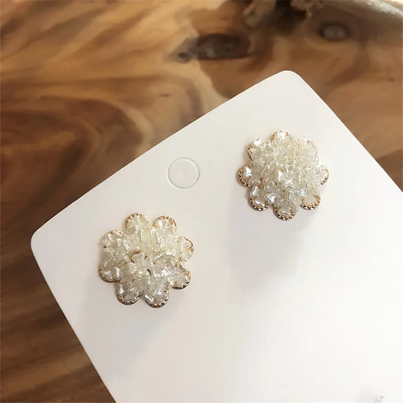 EARS HIGH 2019 New Europe And America Fashion Shell Flower Stud Earrings For Women Simple Cute Statement Pendientes Jewelry Gift
EARS HIGH 2019 New Europe And America Fashion Shell Flower Stud Earrings For Women Simple Cute Statement Pendientes Jewelry Gift