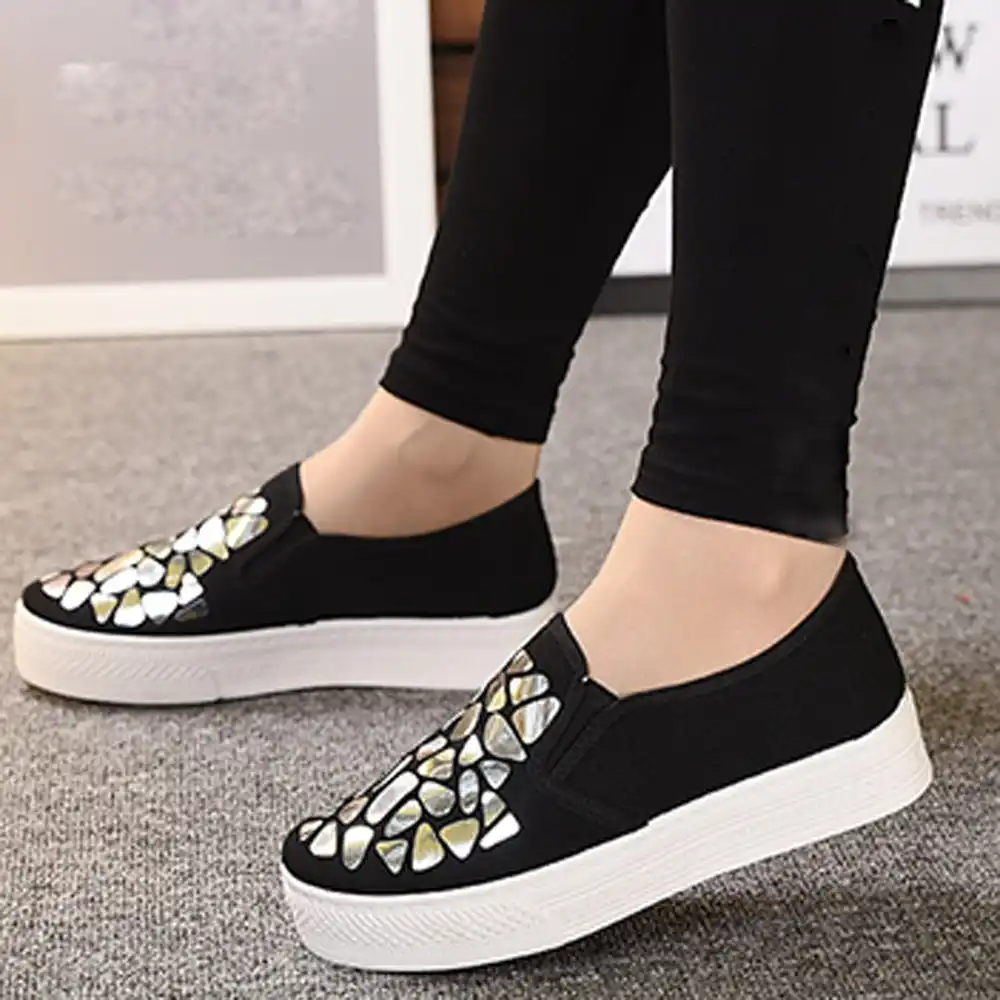 ladies black canvas pumps