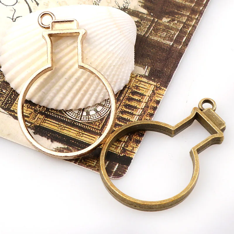 New Vintage Flask Antique Bronze&Rose Gold Metal Hollow Frame Connector Charms Pendant DIY Jewelry Findings Accessories
New Vintage Flask Antique Bronze&Rose Gold Metal Hollow Frame Connector Charms Pendant DIY Jewelry Findings Accessories