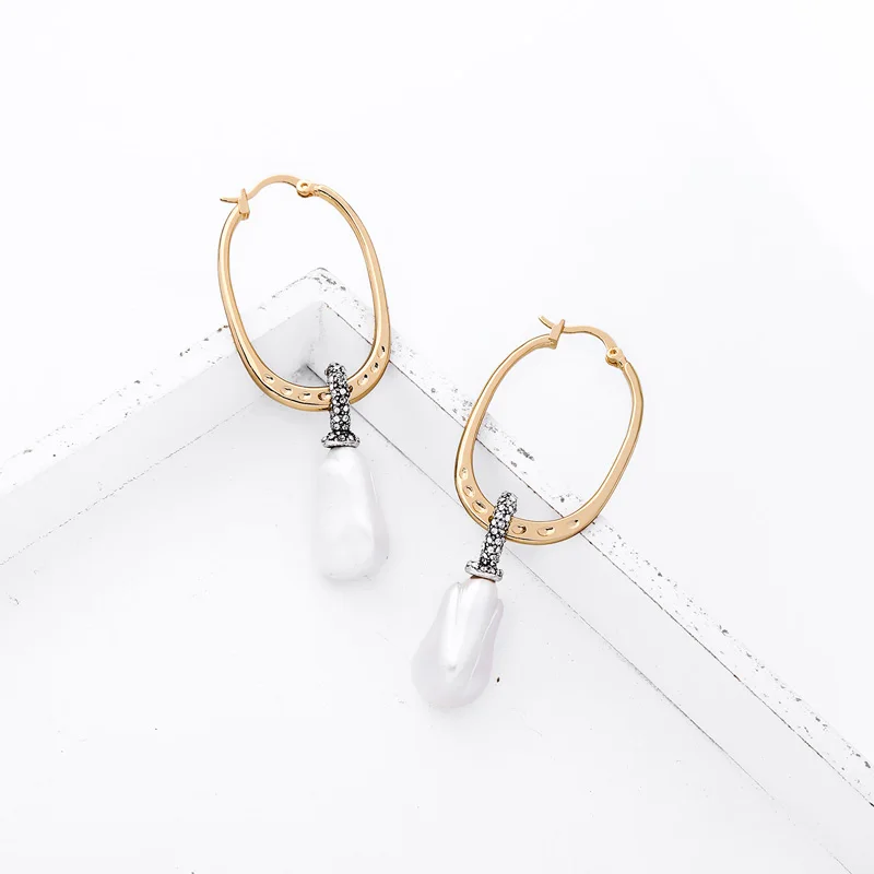 BALANBIU Exquisite Crystal Resin Imitation Pearl Drop Earrings For Women Gifts Hyperbole Brass Circle Dangle Earrings Accessory
BALANBIU Exquisite Crystal Resin Imitation Pearl Drop Earrings For Women Gifts Hyperbole Brass Circle Dangle Earrings Accessory