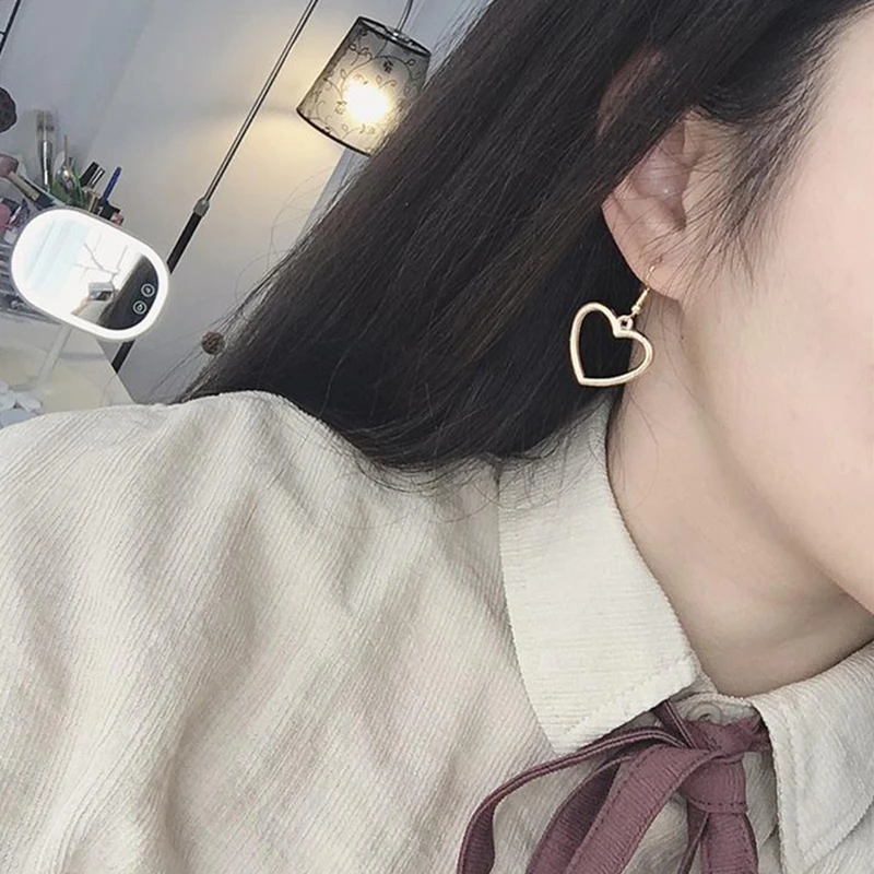 Korean Fashion Hollow Love Heart Lovely Earrings For Women Girl Minimalist Trendy Earrings Best Lovely Jewelry Gift Wholesale
Korean Fashion Hollow Love Heart Lovely Earrings For Women Girl Minimalist Trendy Earrings Best Lovely Jewelry Gift Wholesale
