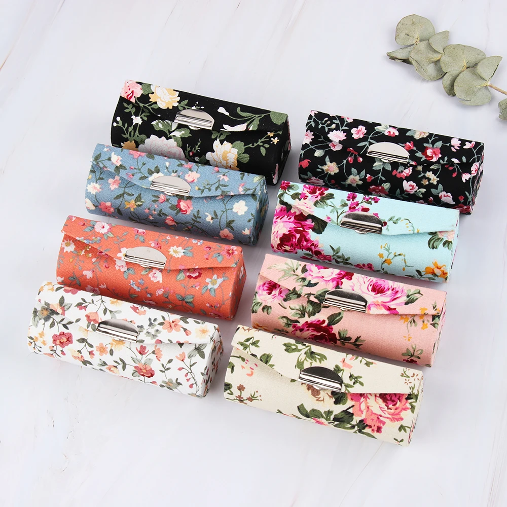 1pc fashion Lipstick Case Retro Embroidered Flower Designs With Mirror Packaging Lip Gloss Box Jewelry Packaging Storage Box
1pc fashion Lipstick Case Retro Embroidered Flower Designs With Mirror Packaging Lip Gloss Box Jewelry Packaging Storage Box