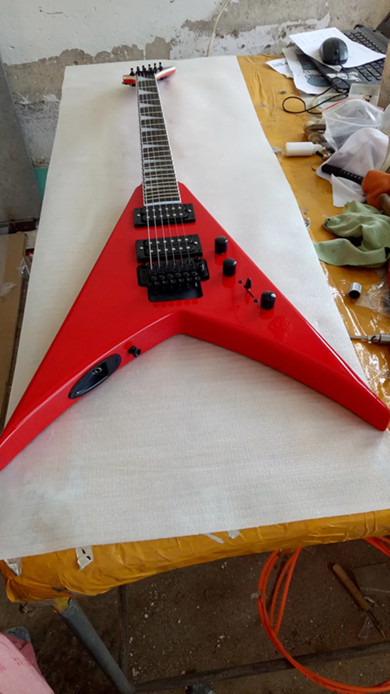 2019 brand new model electric guitar Red electric guitar Black vibraphone bridge Real photo free delivery
2019 brand new model electric guitar Red electric guitar Black vibraphone bridge Real photo free delivery
