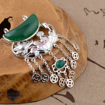 Thai silver pendant S925 wholesale silver inlaid natural green chalcedony pendant exquisite gift tassel sweater chain
Thai silver pendant S925 wholesale silver inlaid natural green chalcedony pendant exquisite gift tassel sweater chain