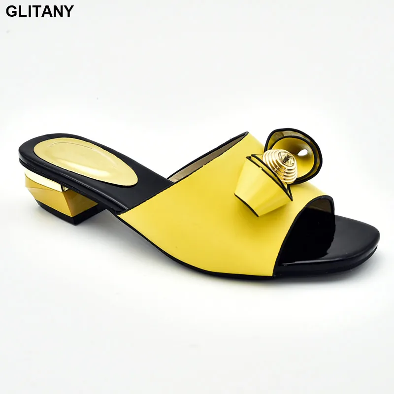 New Arrival Italian Women Wedding Pumps Decorated with Rhinestone Slip on Shoes for Women African Shoe Ladies Sandals with Heels
New Arrival Italian Women Wedding Pumps Decorated with Rhinestone Slip on Shoes for Women African Shoe Ladies Sandals with Heels