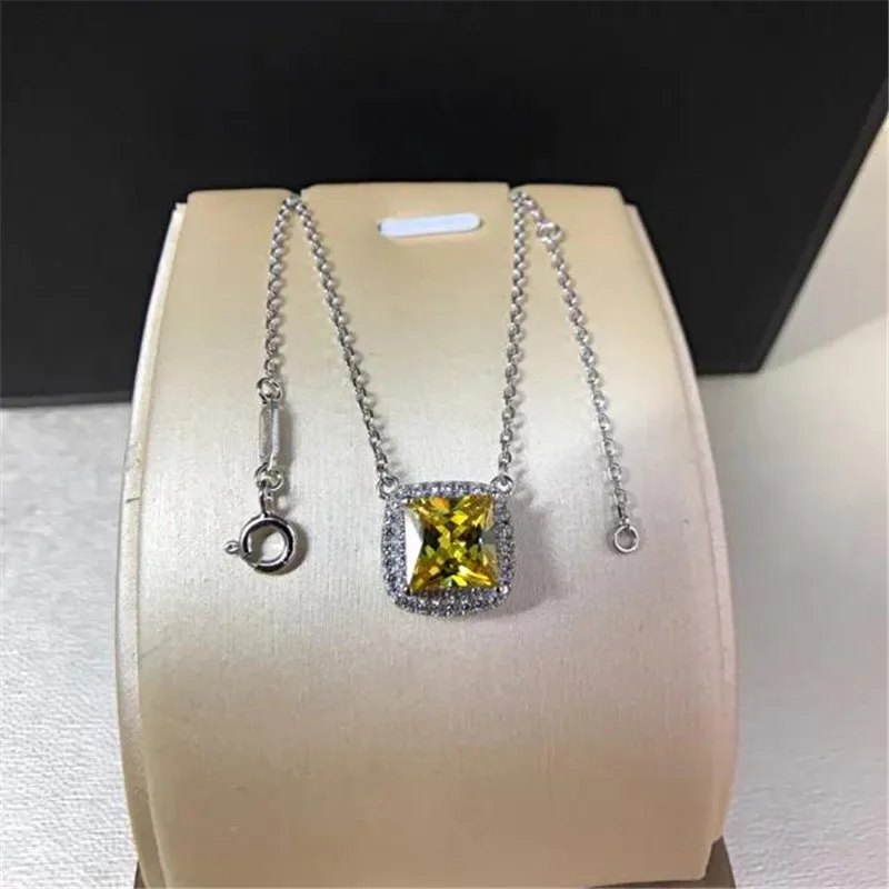 TIF S925 sterling silver necklace, 1:1 dazzling yellow zircon with snake bone chain. Fashion luxury ladies jewelry
TIF S925 sterling silver necklace, 1:1 dazzling yellow zircon with snake bone chain. Fashion luxury ladies jewelry
