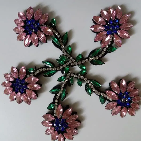 5pcs/lot pink flower Rhinestone beaded patches for Clothing Sew on Sequin Applique decorative parches for clothes bag
5pcs/lot pink flower Rhinestone beaded patches for Clothing Sew on Sequin Applique decorative parches for clothes bag