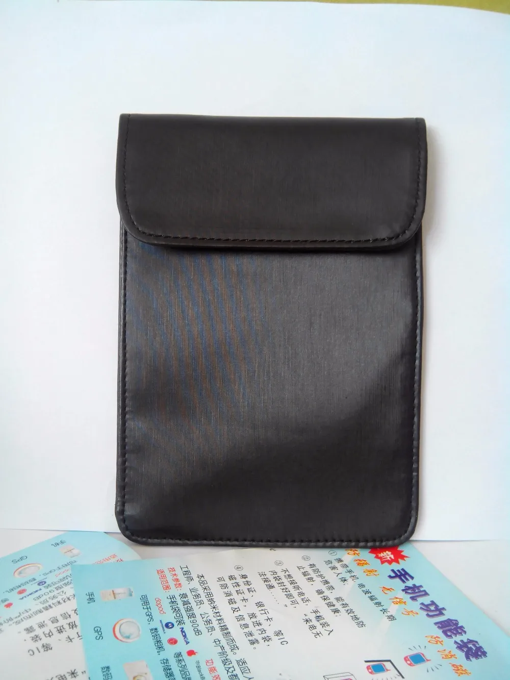 5.8inch cellPhone Signal Blocking Bag, Anti-degaussing No Signal Multi-Function Bag 1pcs
5.8inch cellPhone Signal Blocking Bag, Anti-degaussing No Signal Multi-Function Bag 1pcs
