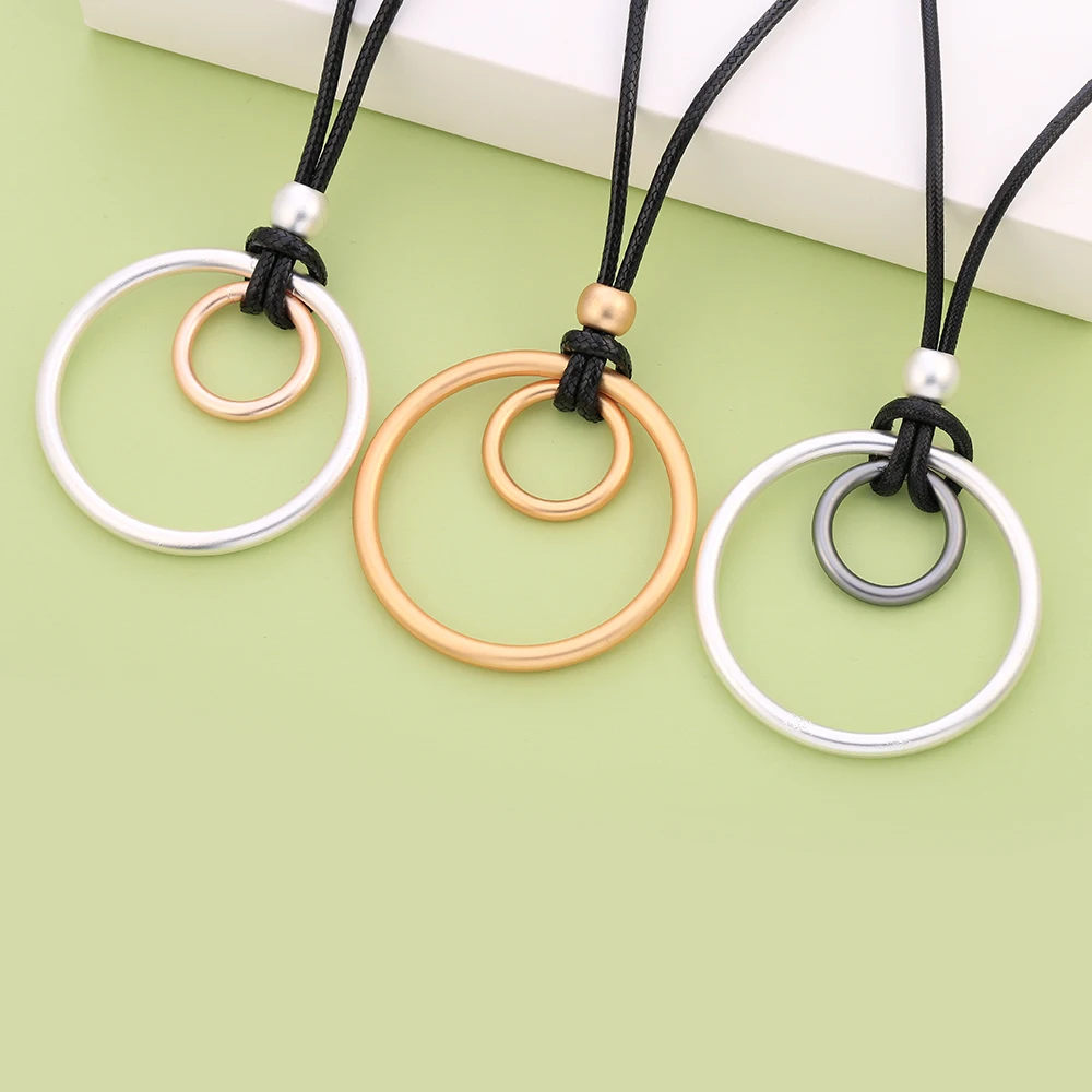 Vintage Round Metal Circles Pendant Necklace Leather Chain Simple Long Necklace For Men Women Bijoux Boho Statement Jewelry New
Vintage Round Metal Circles Pendant Necklace Leather Chain Simple Long Necklace For Men Women Bijoux Boho Statement Jewelry New