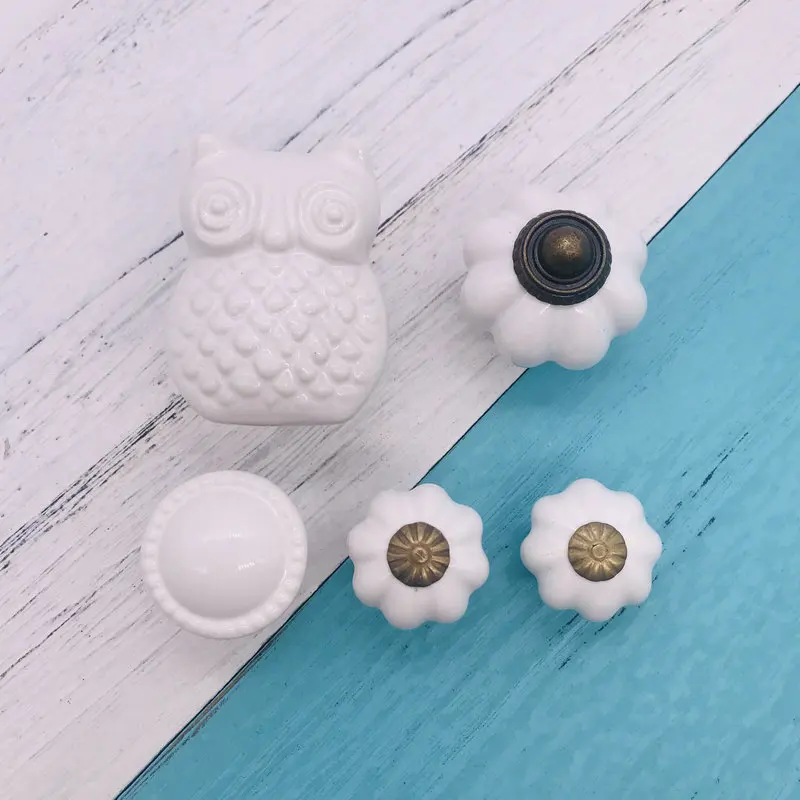 1pcs White Ceramic Pumpkin Cabinet and Furniture Knobs Pulls Znic Alloy Base Drawer Handles European Door Hardware Knob for Kids
1pcs White Ceramic Pumpkin Cabinet and Furniture Knobs Pulls Znic Alloy Base Drawer Handles European Door Hardware Knob for Kids