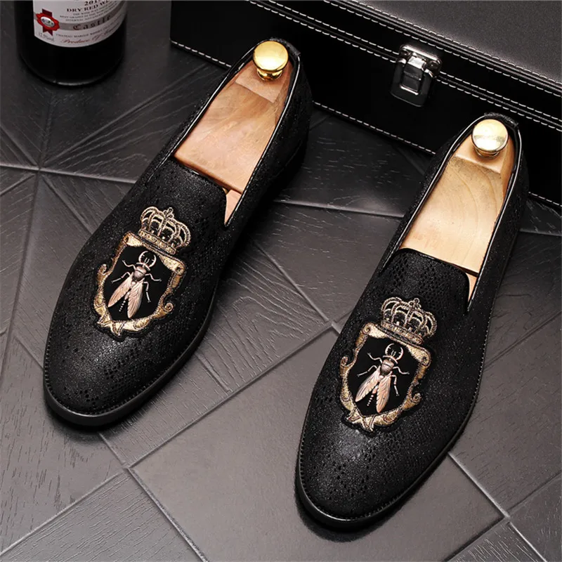 2019 HOT New British charming embroidery flat shoes for men oxford Male wedding dress prom Homecoming shoes zapatos de novio
2019 HOT New British charming embroidery flat shoes for men oxford Male wedding dress prom Homecoming shoes zapatos de novio