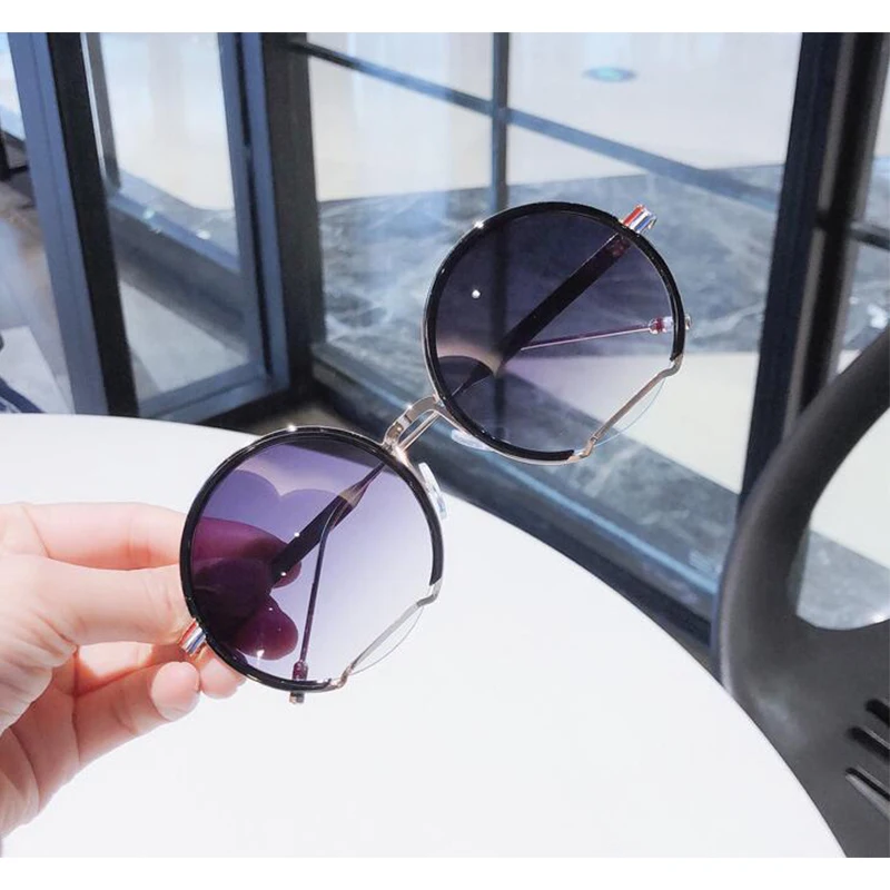 2019 High Quality Half Round Sunglasses Women Summer Shades Big Brand Glasses hippie Gradient Sunglasses lunette soleil
2019 High Quality Half Round Sunglasses Women Summer Shades Big Brand Glasses hippie Gradient Sunglasses lunette soleil