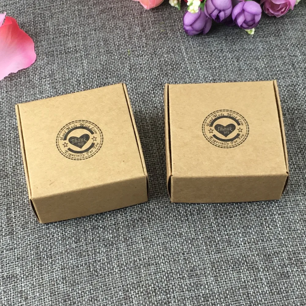 

2017 New 6.5*6.5*3cm 100pcs Macarons Pink Cake Macaron Chocolate Kraft Paper Box Christmas Birthday Party Gifts Packaging box
